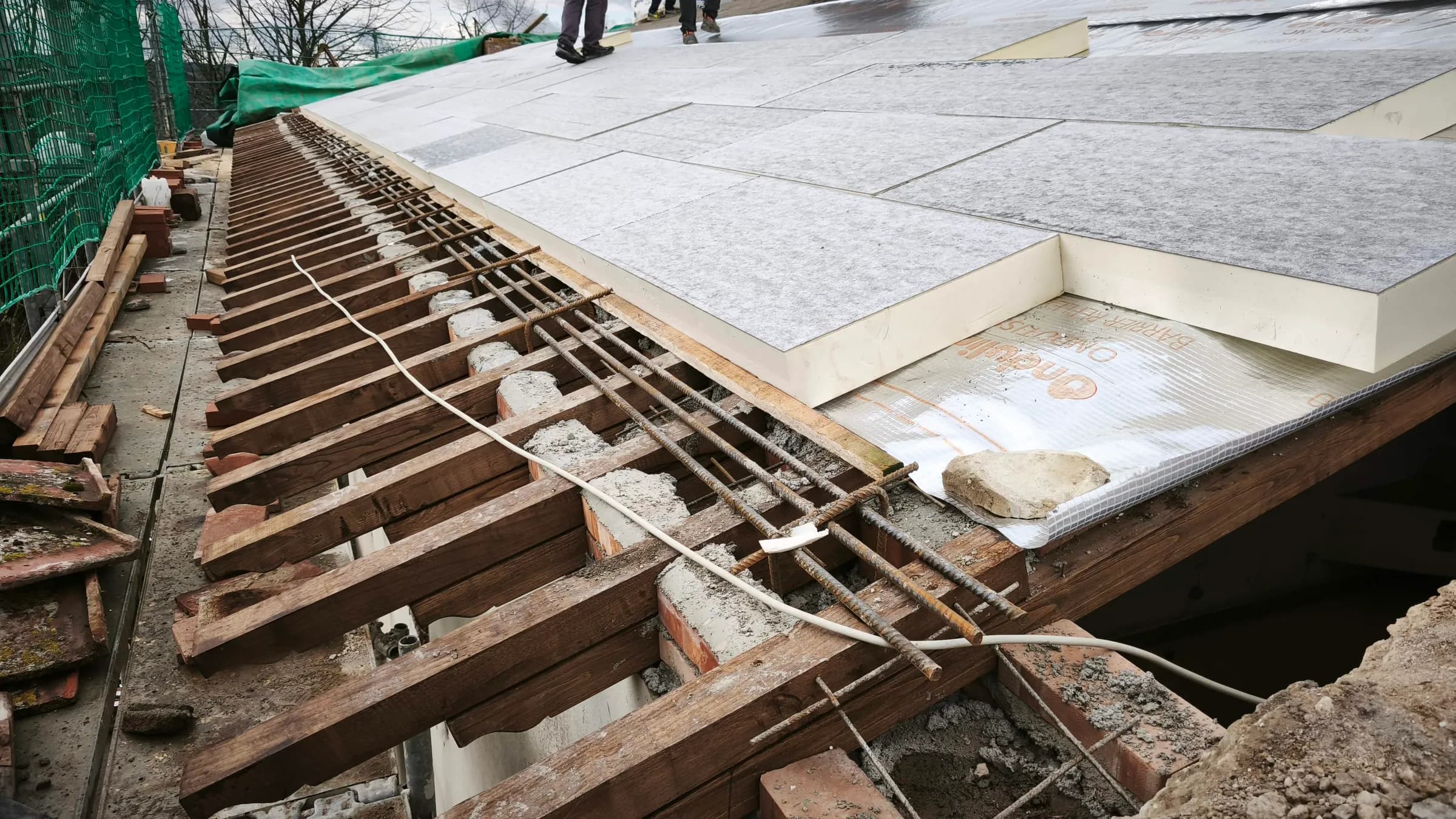 Rifacimento della copertura con nuovi pannelli isolanti